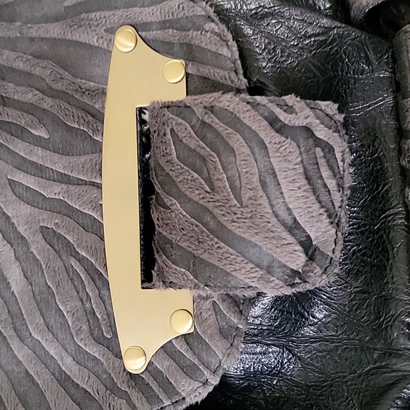 Duffle Style Purse w/Faux Gray Zebra Print Fur and Faux Black Leather NWOT - Picture 4 of 16